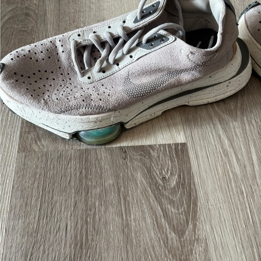 Nike Men's Light Gray Sneakers